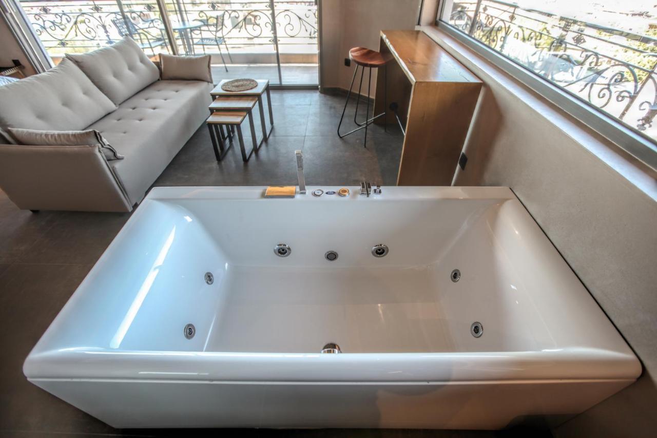Meteora Heaven And Earth Premium Suites - Adults Friendly Kalambáka Kültér fotó