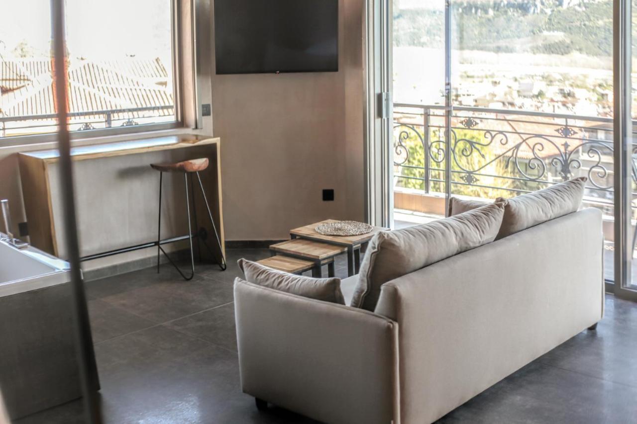 Meteora Heaven And Earth Premium Suites - Adults Friendly Kalambáka Kültér fotó